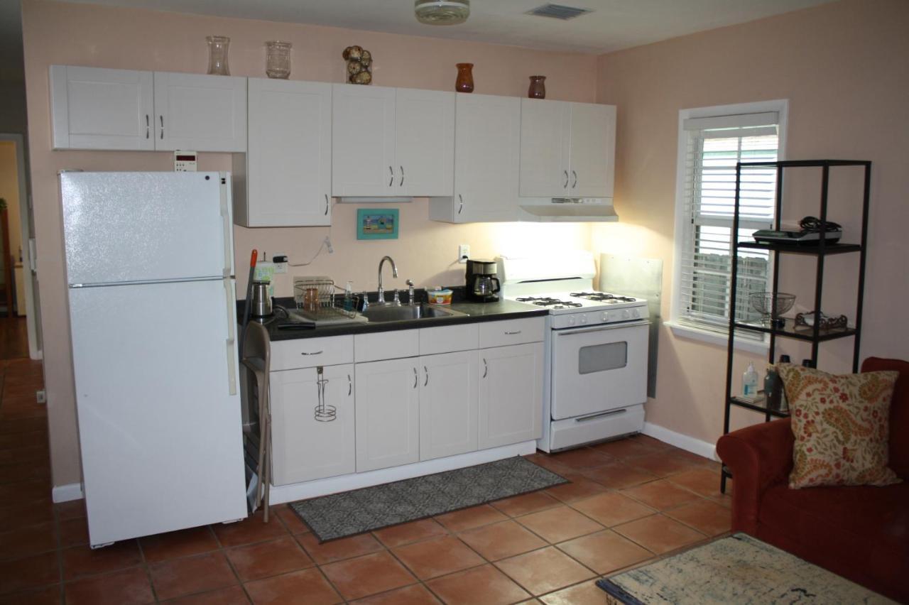 Key West Style Historic In Coconut Grove Florida, The Blue House Сasa de vacaciones